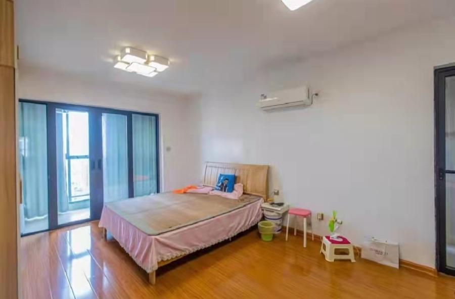 藍山郡法拍房三期G棟2704室（包括室內(nèi)可移動的家具家電，但不含冰箱）