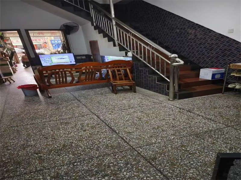 機場口社區(qū)法拍房101室、201室