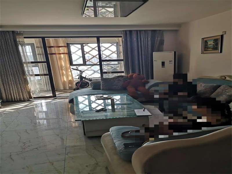 好望谷云邸法拍房8、9棟2808號(hào)及室內(nèi)家具家電