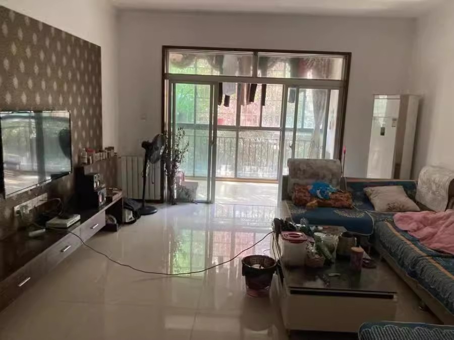 九峰小區(qū)法拍房一區(qū)1棟、10棟208房產(chǎn)及室內(nèi)物品