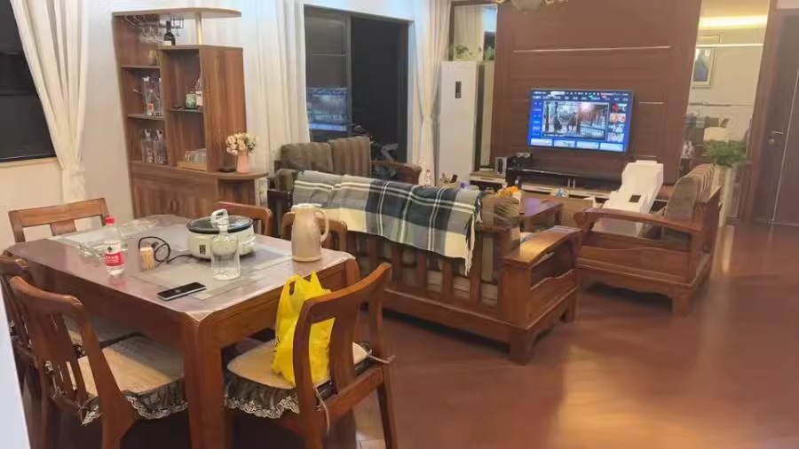 萬科金域藍灣法拍房8棟1701號房及室內(nèi)物品