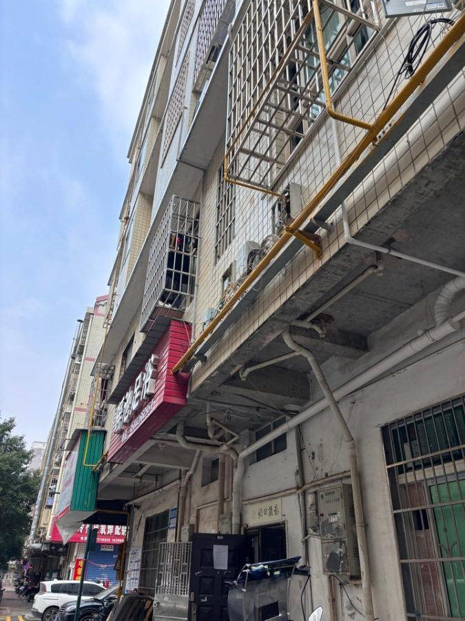 （1棟）泉塘安置區(qū)法拍房D-15-7號101、201、301室