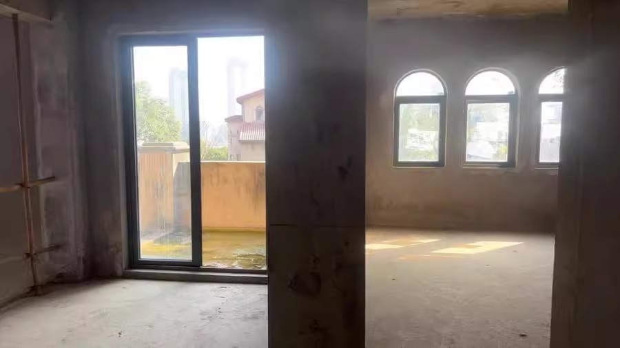 深業(yè)堤亞納灣（沙河城）法拍房7-6棟102（雙學區(qū)）（別墅）