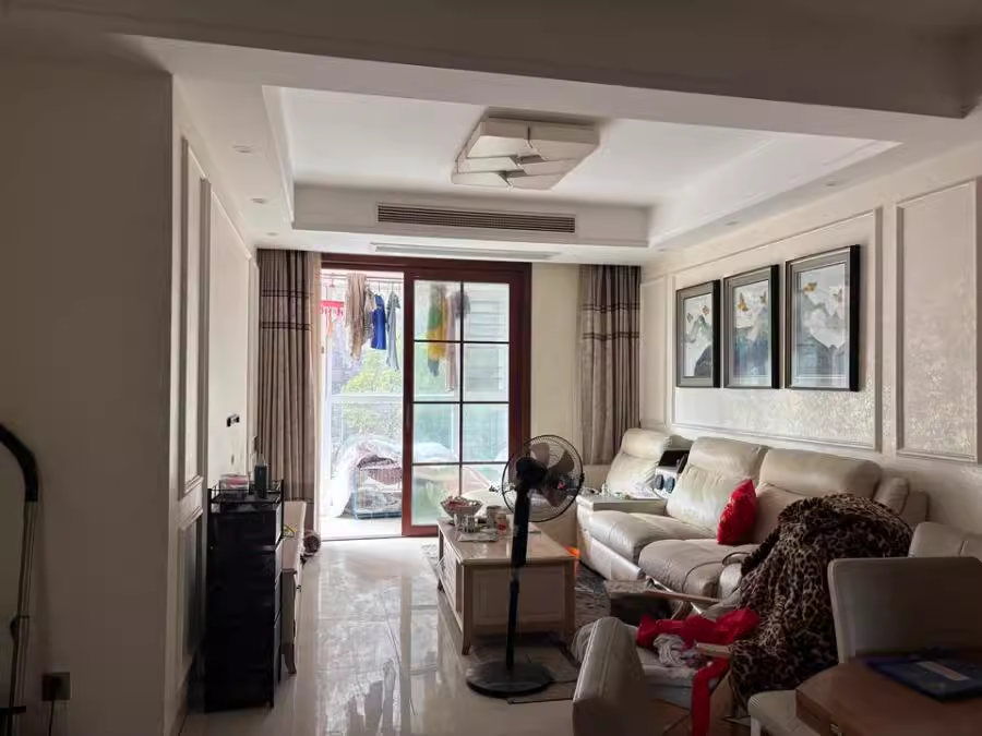 芙蓉萬國城MOMA（卓越匯富苑）法拍房11棟204號(hào)房及室內(nèi)物品