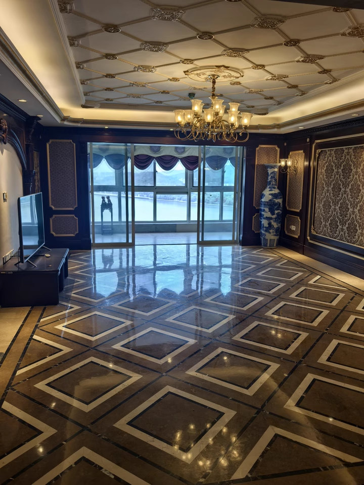 （市中心一線(xiàn)江景大平層）萬(wàn)達(dá)公館A區(qū)法拍房4棟2001室