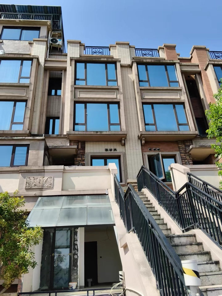 （7折 上疊別墅）盈峰翠邸四期法拍房65棟306室（帶車(chē)位）