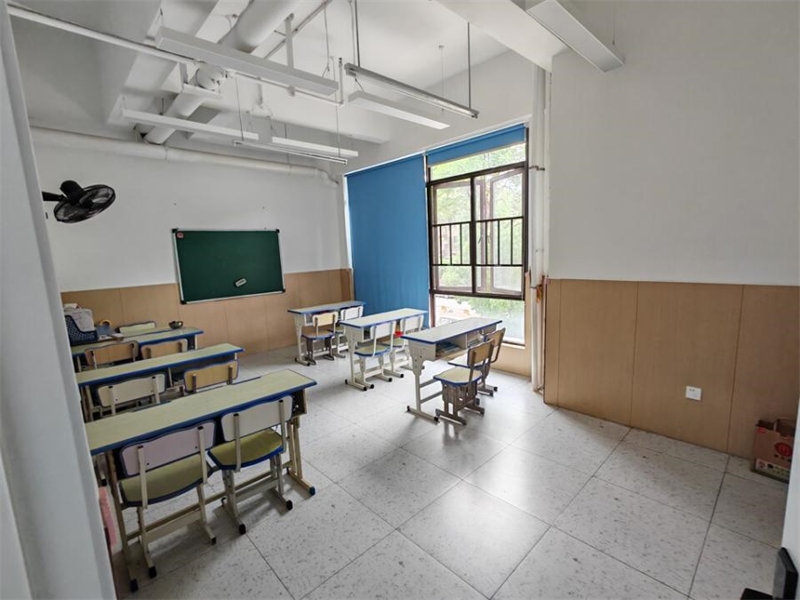 （年租金64000，14年回本）中航城法拍房2-20棟-215號(hào)商業(yè)房產(chǎn)